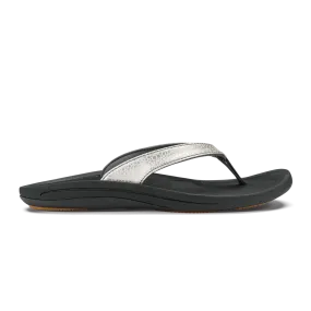 OluKai Women's Kulapa Kai Silver